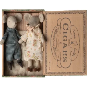 Grandma & Grandpa Mice in Cigarbox